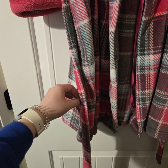 ULTA Bath robe. - Picture 4 of 8